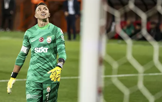 Muslera'nın kırmızı kartı gündem oldu! O detay, bir hayli dikkat çekti! Meğer…