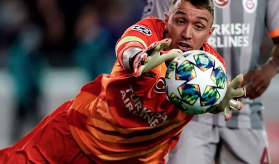Foto - Muslera’nın yeni adresini duyurdular! Yeni açıklaması daha olay oldu: Galatasaraylılar isyan edecek…