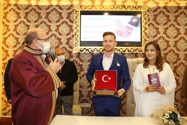 Foto - Müslüman olan Filipinli gelin 'Nisanur' adını aldı