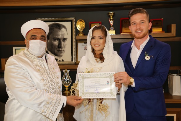 Foto - Müslüman olan Filipinli gelin 'Nisanur' adını aldı