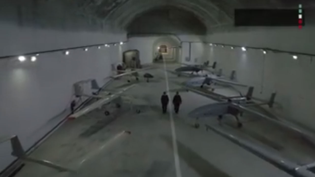 Foto - Müslüman ülke İHA üssünün görüntülerini paylaştı: Aykırı hareket eden herkesi vururuz