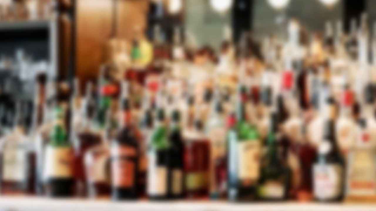 Foto - Müslüman ülkede sahte içki rezaleti! Ölenler, bayılanlar, görme yetisini kaybedenler... Resmen felaket