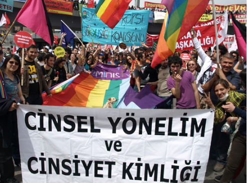 Foto - Müslümanlar sandığa gitmedi, meydan homolara kaldı! Ümmet kaybetti, ib..ler kazandı