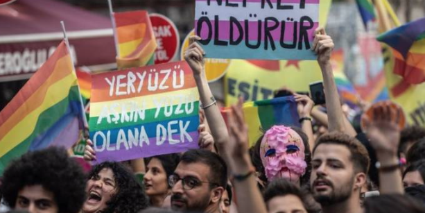 Foto - Müslümanlar sandığa gitmedi, meydan homolara kaldı! Ümmet kaybetti, ib..ler kazandı