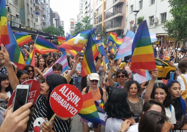 Foto - Müslümanlar sandığa gitmedi, meydan homolara kaldı! Ümmet kaybetti, ib..ler kazandı