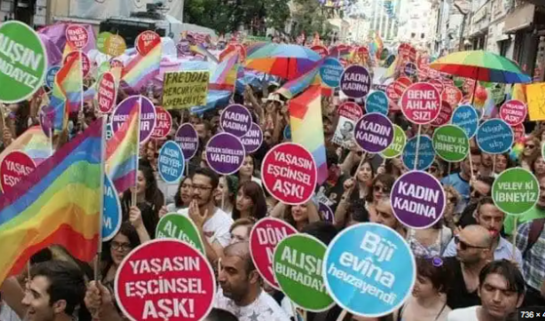Foto - Müslümanlar sandığa gitmedi, meydan homolara kaldı! Ümmet kaybetti, ib..ler kazandı