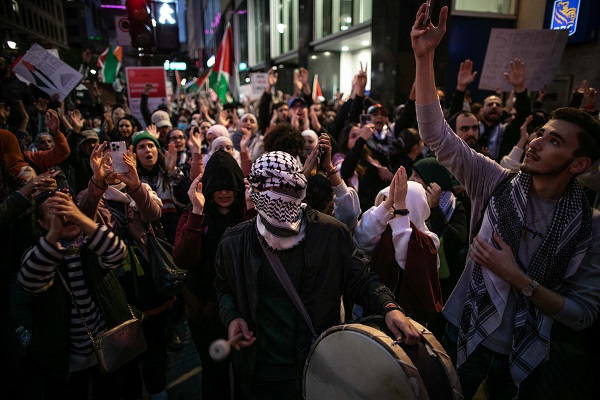 Foto - Müslümanlar sokaklara döküldü! Gazze'deki hastane saldırısı böyle protesto edildi