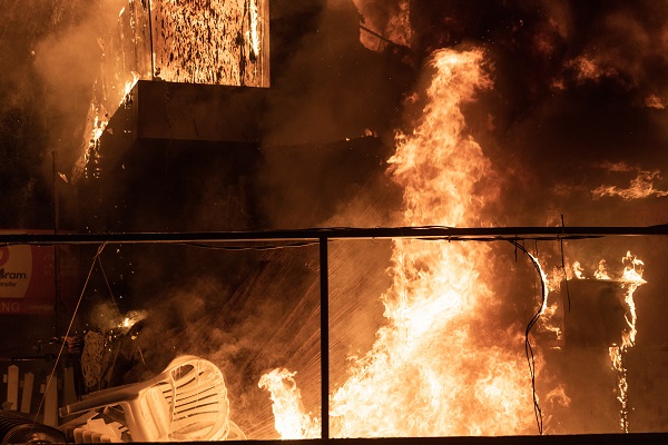 Foto - Müslümanlar sokaklara döküldü! Gazze'deki hastane saldırısı böyle protesto edildi