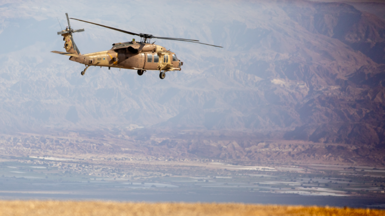 Foto - Müslümanları katleden isyancılara helikopterle destek yolladılar!