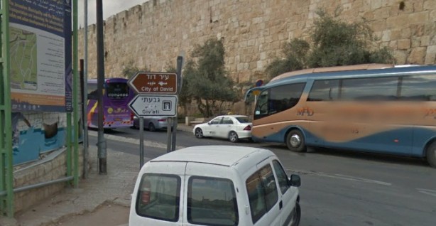 Müslümanların kanına dokunan görüntüler! Tabelalara dikkat