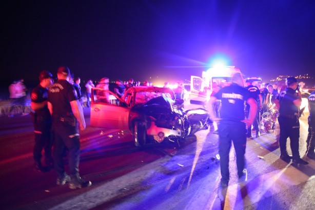 Foto - Muş’ta feci kaza! 6 araç birbirine girdi: 3 ölü, 8 yaralı