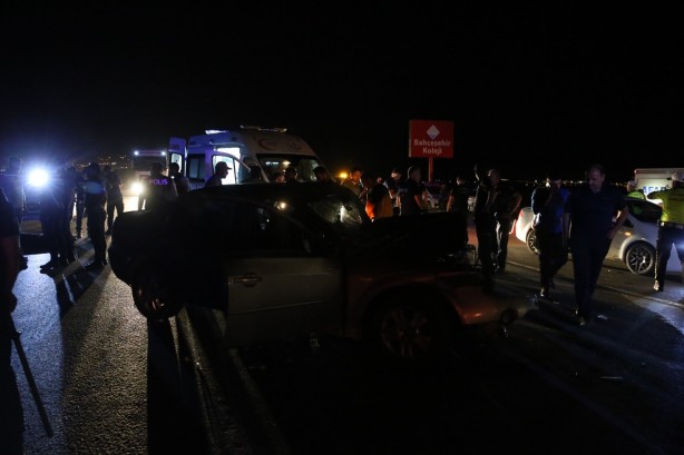 Foto - Muş’ta feci kaza! 6 araç birbirine girdi: 3 ölü, 8 yaralı