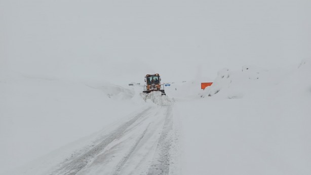 Foto - Muş'ta tipi nedeniyle 85 kişi yolda mahsur kaldı!