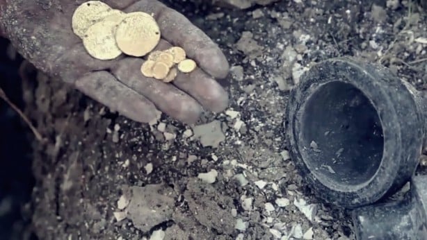 Muş'ta topraktan hazine fışkırdı! Defineyi bulan adamlardan birinin yaptıkları şaşkına çevirdi