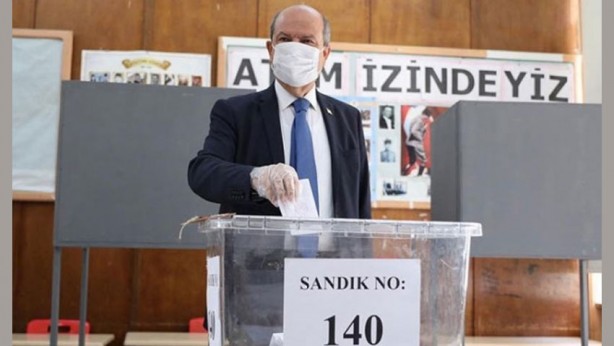 Foto - Mustafa Akıncı'dan tepkilere skandal tavır! Vatandaşların tepkisinden kaçtı