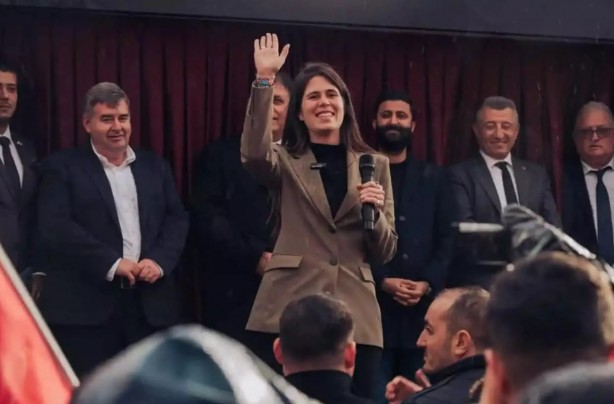 Foto - Mustafa Denizli'nin kızı belediye başkanı oldu