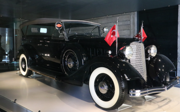 Foto - Mustafa Kemal'in makam arabası Cadillac'ına özel koruma