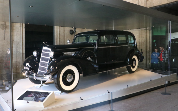Foto - Mustafa Kemal'in makam arabası Cadillac'ına özel koruma