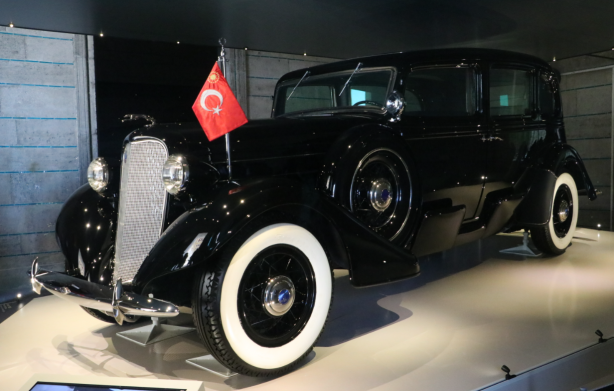 Mustafa Kemal'in makam arabası Cadillac'ına özel koruma