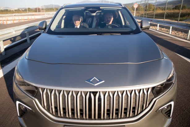 Mustafa Şentop ve Devlet Bahçeli Togg'a bindi