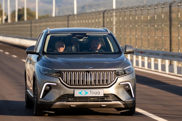 Foto - Mustafa Şentop ve Devlet Bahçeli Togg'a bindi