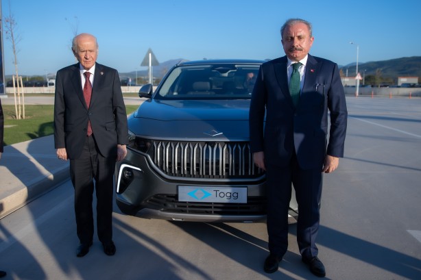 Foto - Mustafa Şentop ve Devlet Bahçeli Togg'a bindi