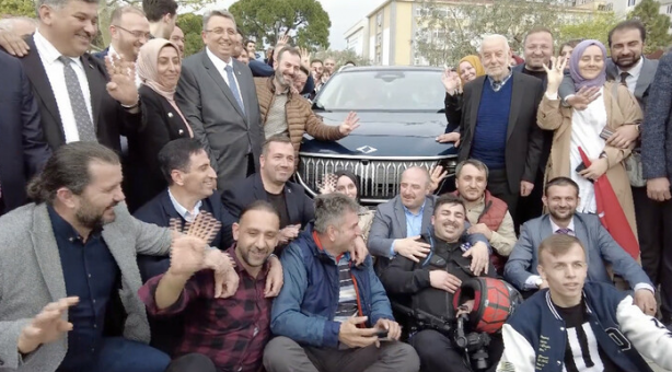 Foto - Mustafa Varank, Gemlik'e Togg çalışanıyla karşılaştı: İtalyan değil Gemlikliymiş
