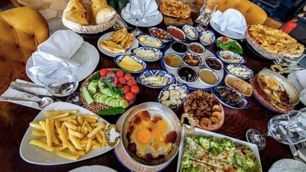 Foto - Müşterinin gözünü doyurma uğraşı israfı beraberinde getiriyor: İşte serpme kahvaltı