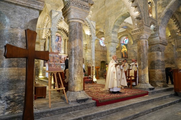 Foto - Musul'da DAEŞ'in tahrip ettiği tarihi kilise, 8 yıl aradan sonra yeniden açıldı