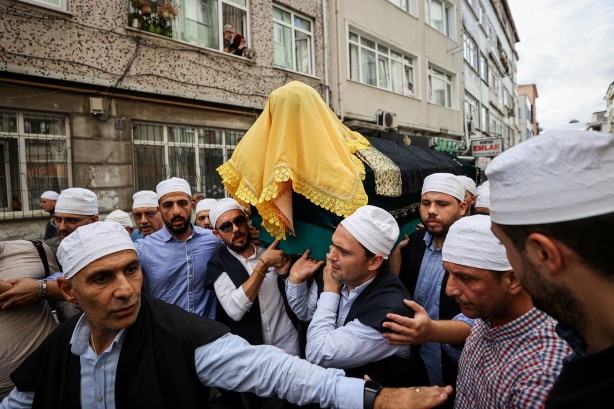 Foto - Mutasavvıf Ömer Tuğrul İnançer, son yolculuğuna uğurlanıyor