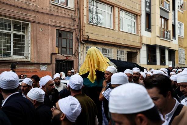 Foto - Mutasavvıf Ömer Tuğrul İnançer, son yolculuğuna uğurlanıyor