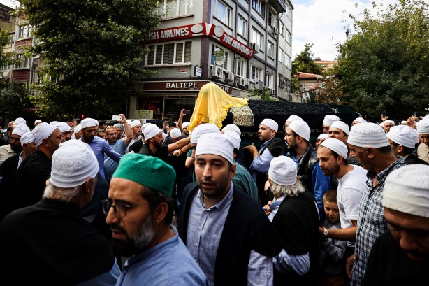 Foto - Mutasavvıf Ömer Tuğrul İnançer, son yolculuğuna uğurlanıyor