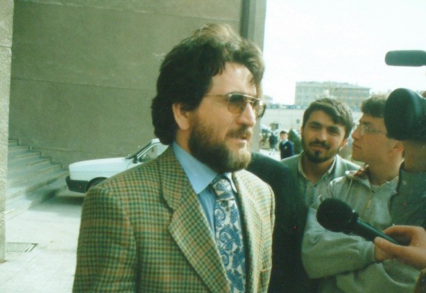 Foto - Mütefekkir yazar Yaşar Kaplan anılacak! Yeni Akit Gazetesi'nde de önemli yazılar yazmıştı! Saat 14.00'de başlayacak...