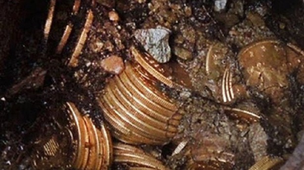 Mutfak döşemelerinin altından bakın ne çıktı! Bir anda milyoner oldular