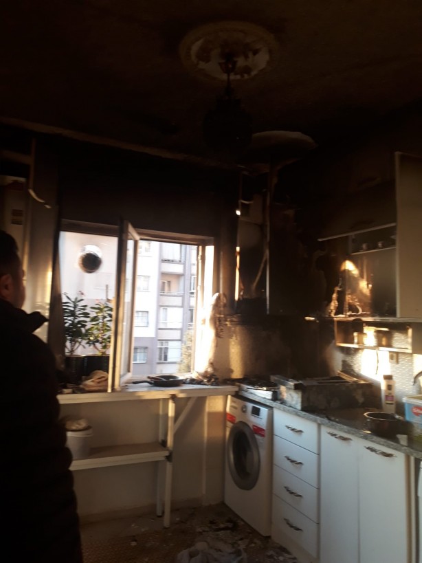 Foto - Mutfakta korkutan yangın! Evde bulunan 3 kişi hastaneye kaldırıldı
