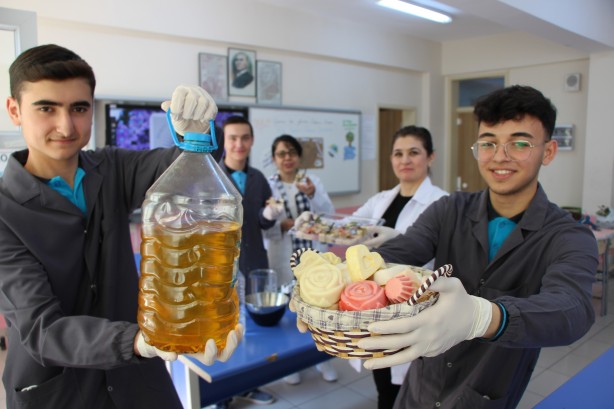Mutfaktaki atık yağlardan ürettiler! 'Herkes bunlardan yapabilir'