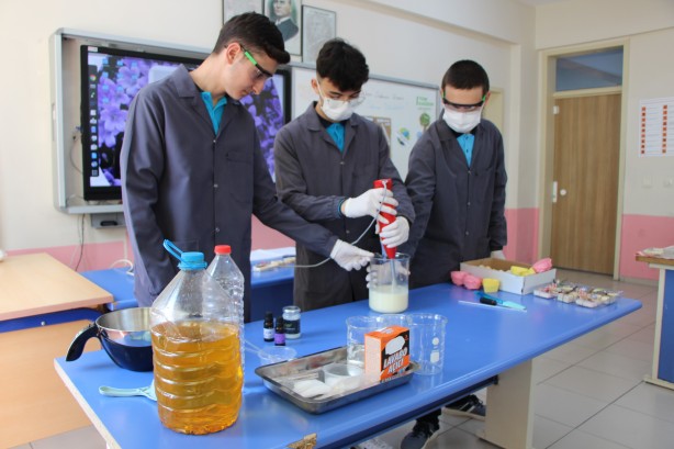 Foto - Mutfaktaki atık yağlardan ürettiler! 'Herkes bunlardan yapabilir'