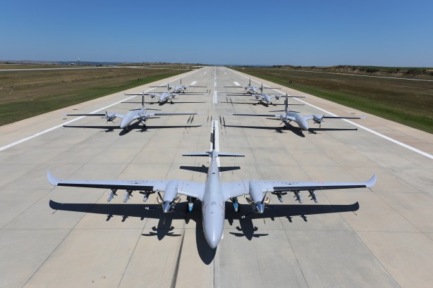 Foto - Müthiş gelişme! Binlerce kilometre ötedeki ülke İHA almak için Türkiye'nin kapısını çaldı