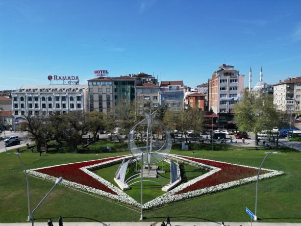 Müthiş görüntü... TOGG’un logosunu hi̇ç böyle görmedi̇ni̇z