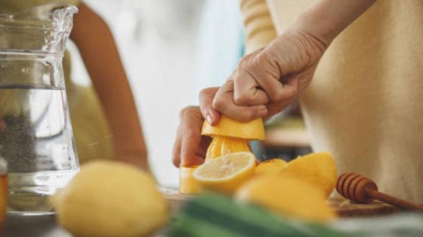 Foto - Muza limon sıkıp yiyen bu dertten kurtuluyor! Vücudu fişek gibi yapan kombinasyon