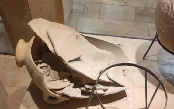 Foto - Müzede ortalık karıştı! Meraklı çocuk 3 bin 500 yıllık testiyi kırdı