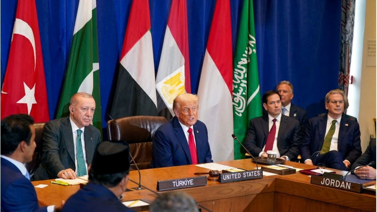 Foto - Müzmin muhalif Ayşenur Arslan’dan beyin yakan iddia! Erdoğan, Trump’ın yanına bakın niçin oturmuş? 