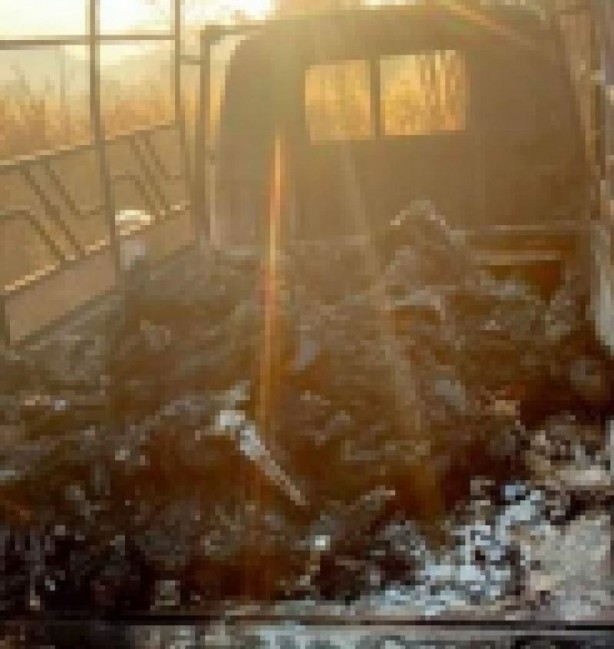 Foto - Myanmar'da Köyü basan askerler, 30 kişiyi öldürüp cesetlerini yaktı!