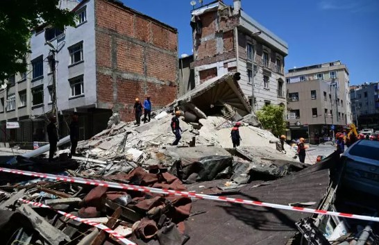Naci Görür'den çöken bina sonrası dikkat çeken İstanbul depremi açıklaması