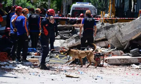 Foto - Naci Görür'den çöken bina sonrası dikkat çeken İstanbul depremi açıklaması