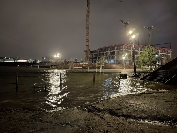 Foto - 'Nadia' fırtınası Almanya'yı kasıp kavurdu! Seferler iptal edildi