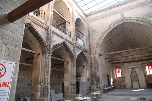 Foto - Nadide bir eser: Ak Medrese