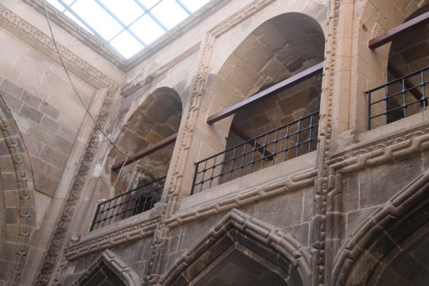 Foto - Nadide bir eser: Ak Medrese