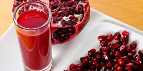 Foto - Nar suyunu yüzünüze sürün! İşte faydası...