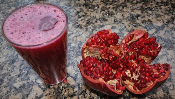 Foto - Nar suyunu yüzünüze sürün! İşte faydası...